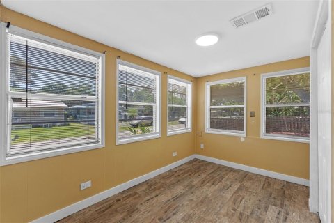 Commercial property in Daytona Beach, Florida 6 bedrooms, 298.59 sq.m. № 1849567 - photo 14