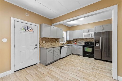 Commercial property in Daytona Beach, Florida 6 bedrooms, 298.59 sq.m. № 1849567 - photo 10