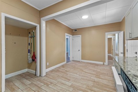Commercial property in Daytona Beach, Florida 6 bedrooms, 298.59 sq.m. № 1849567 - photo 12