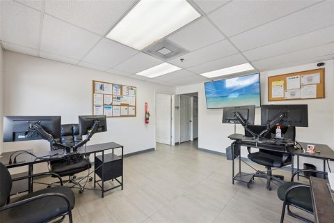 Commercial property in Orlando, Florida № 2121187 - photo 12