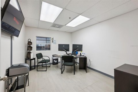 Commercial property in Orlando, Florida № 2121187 - photo 11
