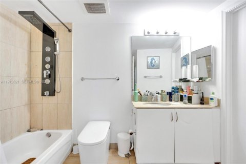 Купить кондоминиум в Майами, Флорида 1 спальня, 76.27м2, № 2041330 - фото 24