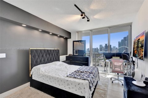 Купить кондоминиум в Майами, Флорида 1 спальня, 76.27м2, № 2041330 - фото 20