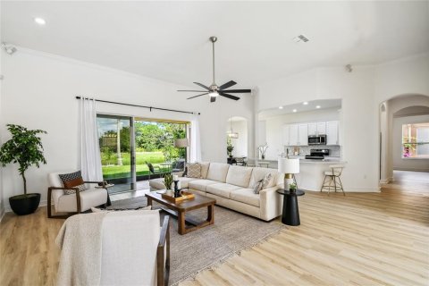 House in Poinciana, Florida 3 bedrooms, 228.91 sq.m. № 1690421 - photo 3