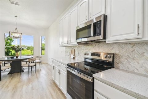 House in Poinciana, Florida 3 bedrooms, 228.91 sq.m. № 1690421 - photo 18