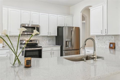 House in Poinciana, Florida 3 bedrooms, 228.91 sq.m. № 1690421 - photo 16