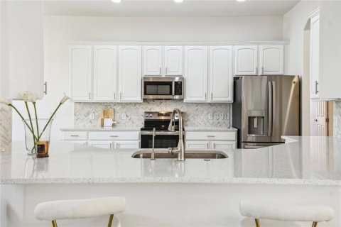 House in Poinciana, Florida 3 bedrooms, 228.91 sq.m. № 1690421 - photo 13