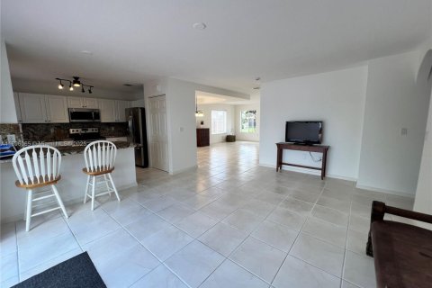 House in Miami, Florida 4 bedrooms, 202.34 sq.m. № 1948667 - photo 27