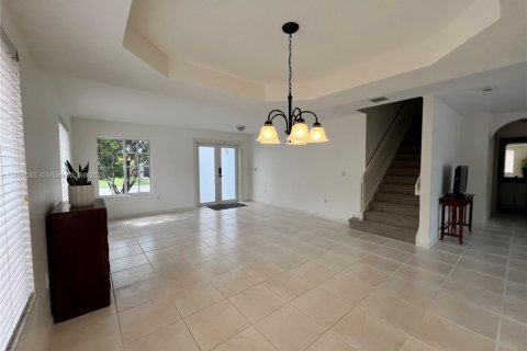 House in Miami, Florida 4 bedrooms, 202.34 sq.m. № 1948667 - photo 26