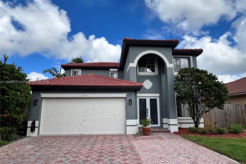 House in Miami, Florida 4 bedrooms, 202.34 sq.m. № 1948667 - photo 1
