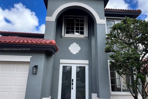 House in Miami, Florida 4 bedrooms, 202.34 sq.m. № 1948667 - photo 21