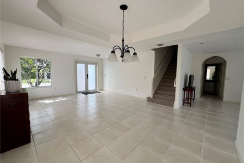 House in Miami, Florida 4 bedrooms, 202.34 sq.m. № 1948667 - photo 25