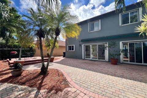 House in Miami, Florida 4 bedrooms, 202.34 sq.m. № 1948667 - photo 17