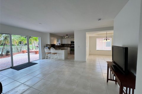 House in Miami, Florida 4 bedrooms, 202.34 sq.m. № 1948667 - photo 28