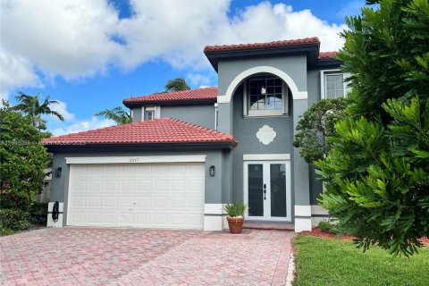 House in Miami, Florida 4 bedrooms, 202.34 sq.m. № 1948667 - photo 3
