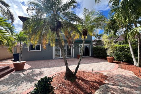 House in Miami, Florida 4 bedrooms, 202.34 sq.m. № 1948667 - photo 16