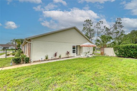 Condo in New Port Richey, Florida, 2 bedrooms № 2203257 - photo 9