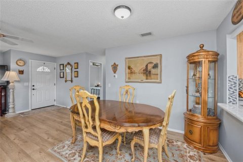 Condo in New Port Richey, Florida, 2 bedrooms № 2203257 - photo 17