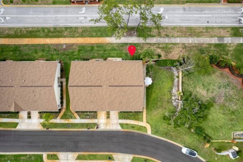 Condo in New Port Richey, Florida, 2 bedrooms № 2203257 - photo 4