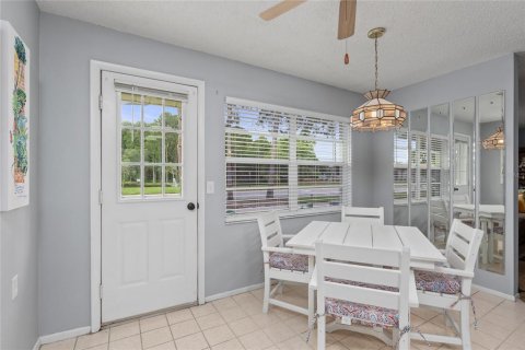 Condo in New Port Richey, Florida, 2 bedrooms № 2203257 - photo 19