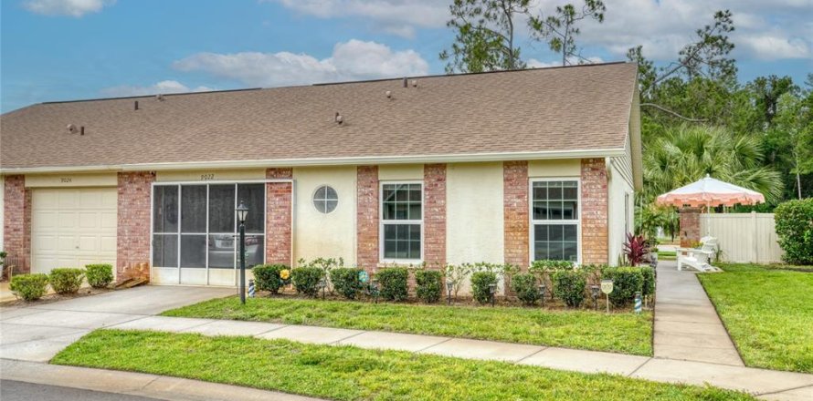 Condo in New Port Richey, Florida, 2 bedrooms № 2203257