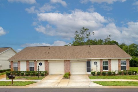 Condo in New Port Richey, Florida, 2 bedrooms № 2203257 - photo 2