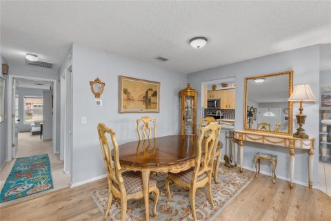 Condo in New Port Richey, Florida, 2 bedrooms № 2203257 - photo 16