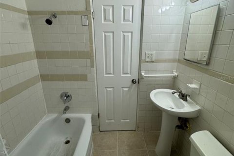 Casa en alquiler en Saint Petersburg, Florida, 3 dormitorios, 100.89 m2 № 1870330 - foto 6
