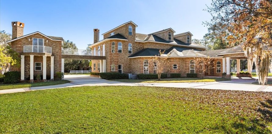 Villa ou maison à Sanford, Floride 8 chambres, 1114.83 m2 № 2142770