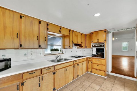 House in Tampa, Florida 4 bedrooms, 153.85 sq.m. № 1907887 - photo 17