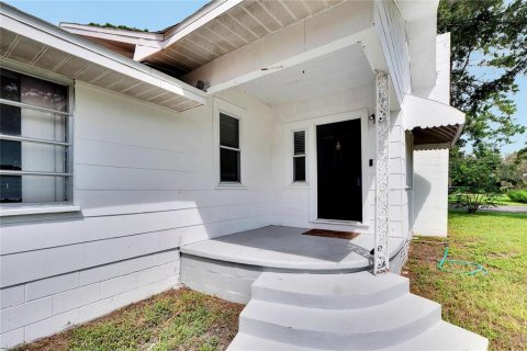 House in Tampa, Florida 4 bedrooms, 153.85 sq.m. № 1907887 - photo 4