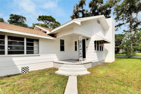 House in Tampa, Florida 4 bedrooms, 153.85 sq.m. № 1907887 - photo 3