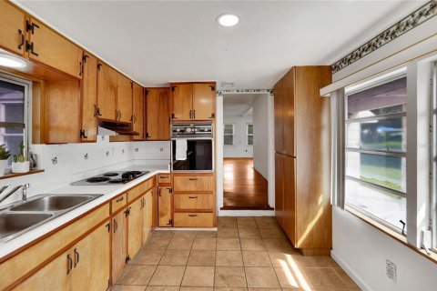 House in Tampa, Florida 4 bedrooms, 153.85 sq.m. № 1907887 - photo 18