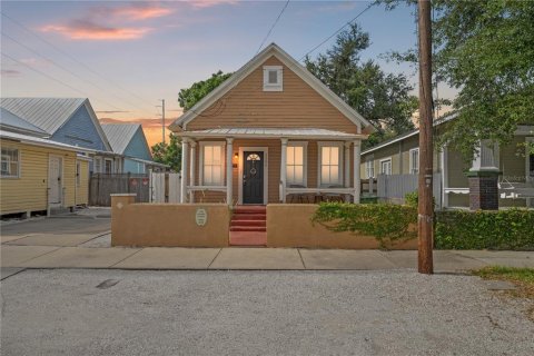 Villa ou maison à Tampa, Floride 3 chambres, 100.89 m2 № 2415303
