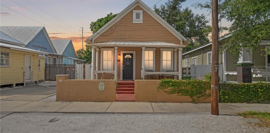 Villa ou maison à Tampa, Floride 3 chambres, 100.89 m2 № 2415303