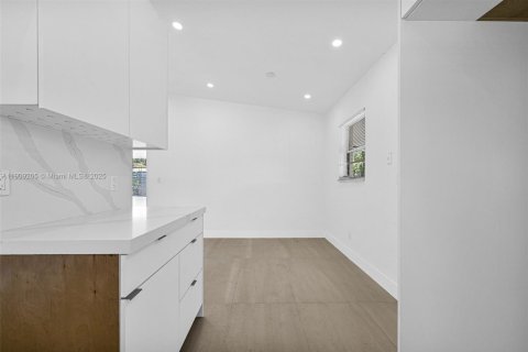 House in Miami Gardens, Florida 3 bedrooms, 149.48 sq.m. № 1964779 - photo 15