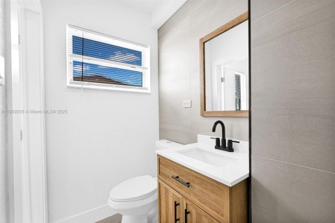 House in Miami Gardens, Florida 3 bedrooms, 149.48 sq.m. № 1964779 - photo 24