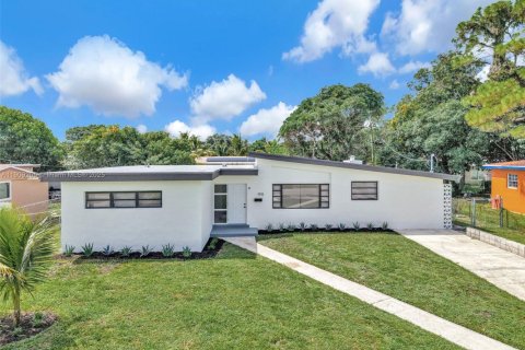 House in Miami Gardens, Florida 3 bedrooms, 149.48 sq.m. № 1964779 - photo 1