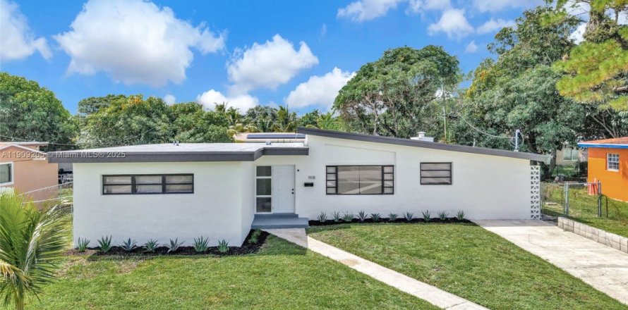 House in Miami Gardens, Florida 3 bedrooms, 149.48 sq.m. № 1964779