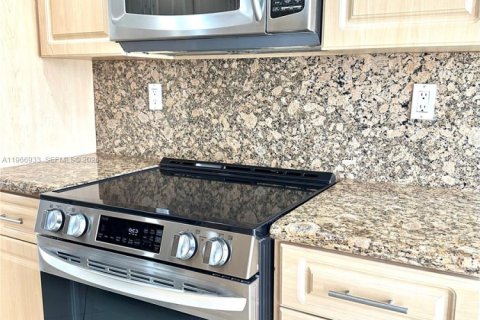 Купить кондоминиум в Санни-Айлс-Бич, Флорида 2 спальни, 140м2, № 2043849 - фото 11