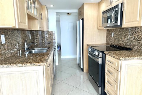 Купить кондоминиум в Санни-Айлс-Бич, Флорида 2 спальни, 140м2, № 2043849 - фото 10