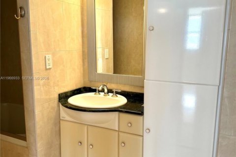 Купить кондоминиум в Санни-Айлс-Бич, Флорида 2 спальни, 140м2, № 2043849 - фото 27