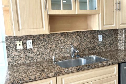 Купить кондоминиум в Санни-Айлс-Бич, Флорида 2 спальни, 140м2, № 2043849 - фото 12