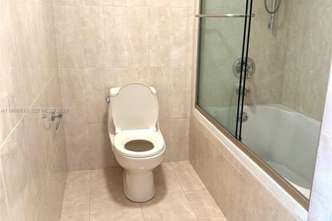 Купить кондоминиум в Санни-Айлс-Бич, Флорида 2 спальни, 140м2, № 2043849 - фото 24