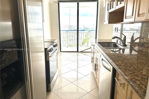 Купить кондоминиум в Санни-Айлс-Бич, Флорида 2 спальни, 140м2, № 2043849 - фото 7