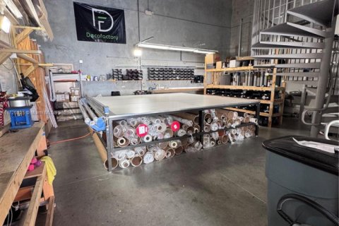 Propiedad comercial en venta en Miami, Florida № 1985007 - foto 2