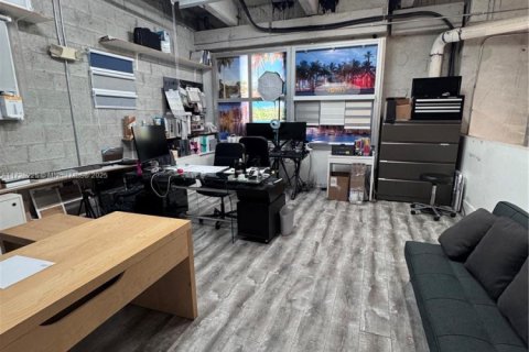 Propiedad comercial en venta en Miami, Florida № 1985007 - foto 7