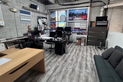 Propiedad comercial en venta en Miami, Florida № 1985007 - foto 6