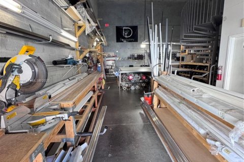 Propiedad comercial en venta en Miami, Florida № 1985007 - foto 4