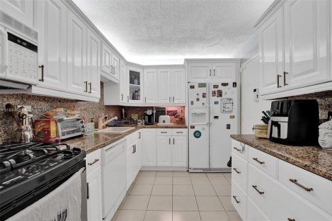 Copropriété à louer à Hallandale Beach, Floride: 1 chambre, 77.67 m2 № 1940502 - photo 3